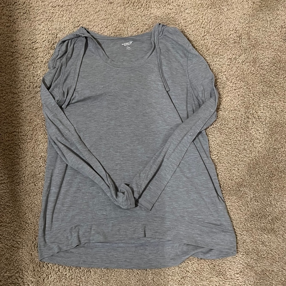 grey sweatshirt